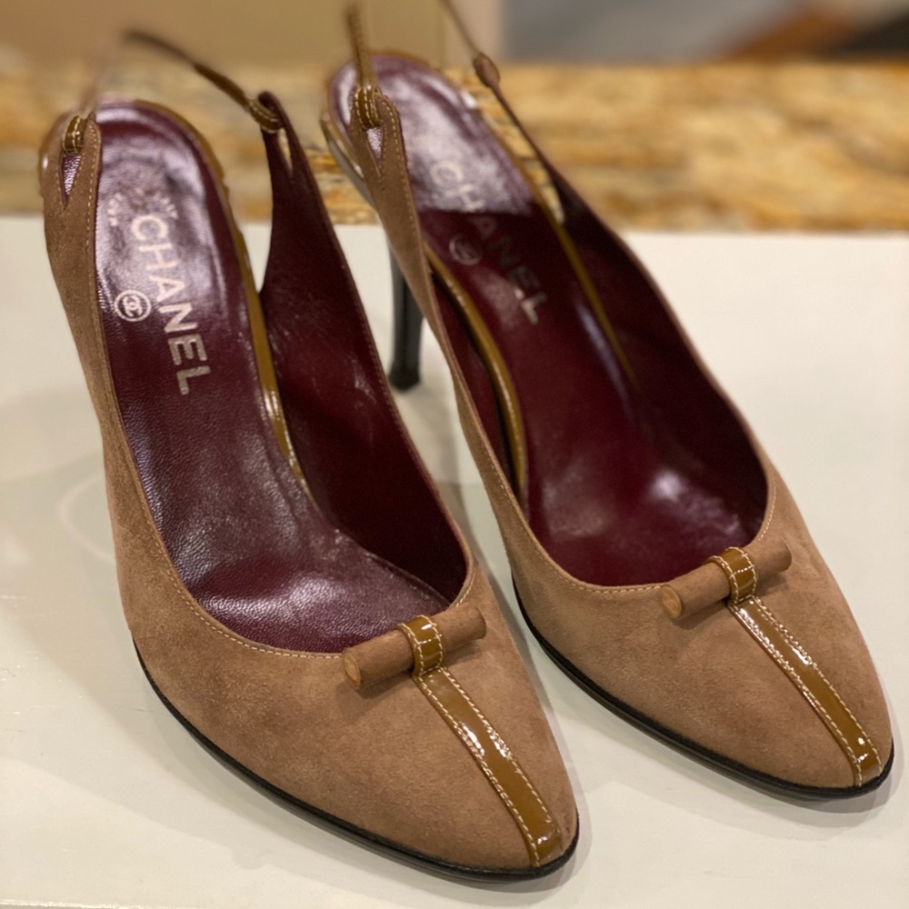 Brown suede Chanel pumps!